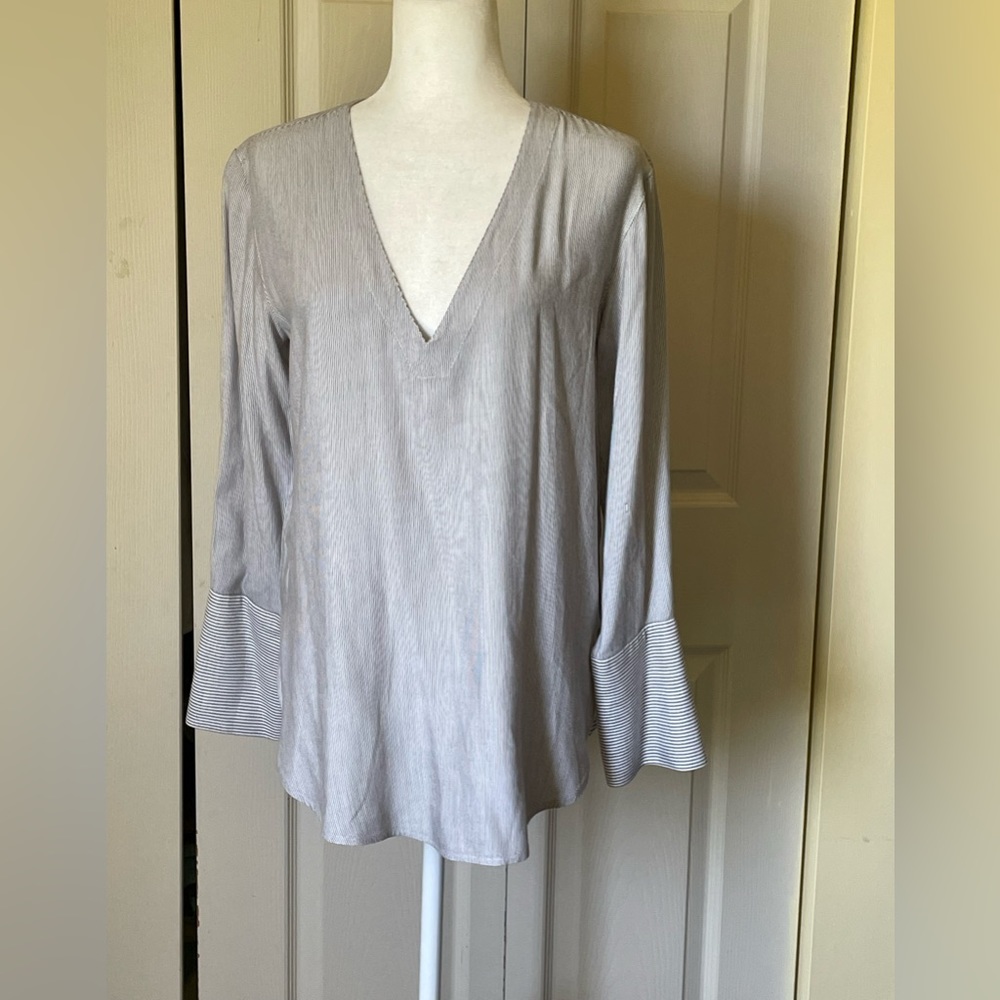 Treasure & Bond Women Grey Oxford Striped  Long
Sleeve Blouse M